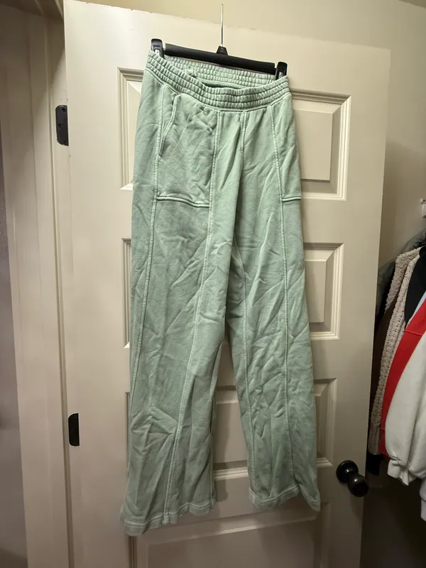 American Eagle Aerie Cropped Sweater And Sweatpants - Image 6
