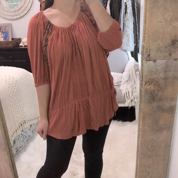 Free People size xsmall oversized boho rust colored embroidered top - Image 2