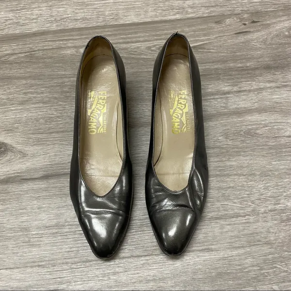 Salvatore Ferragamo Metallic Pewter Leather Pumps 9 AA Vintage - Image 5