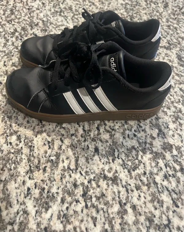 adidas Unisex Kids Black/White Low Top Lace-Up Sneaker Shoe US 4.5 - Image 4