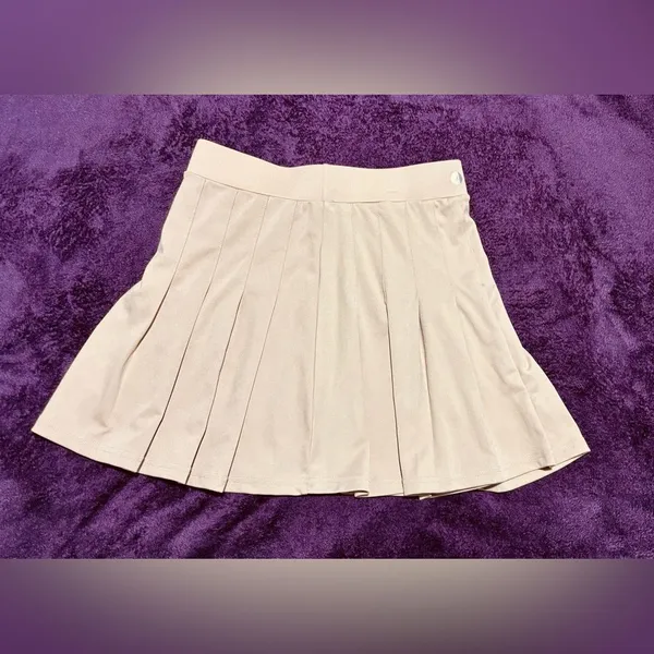 Adorable mini tennis skirt - Image 2