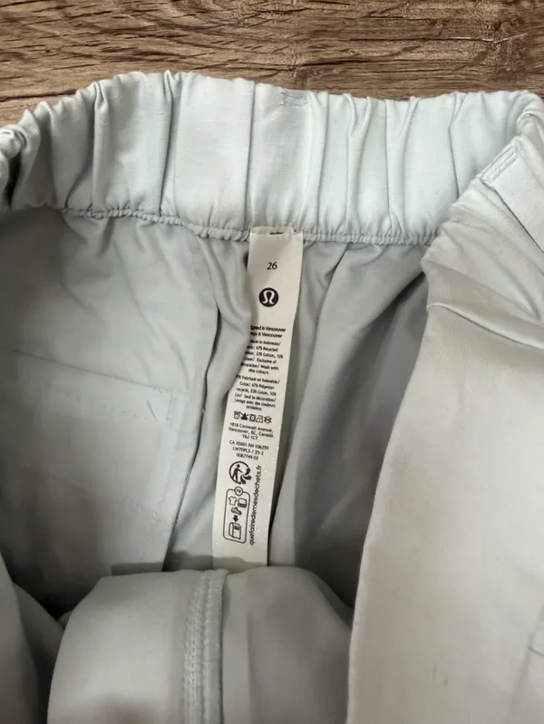 Lululemon LuluLinen High-Rise‎ Short 6" size 26 color is ocean air - Image 6