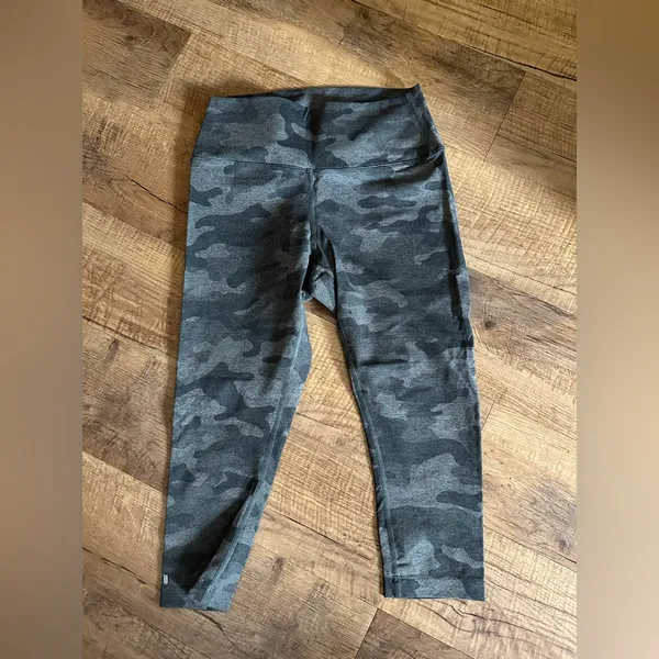 NOBULL capri leggings - Image 3
