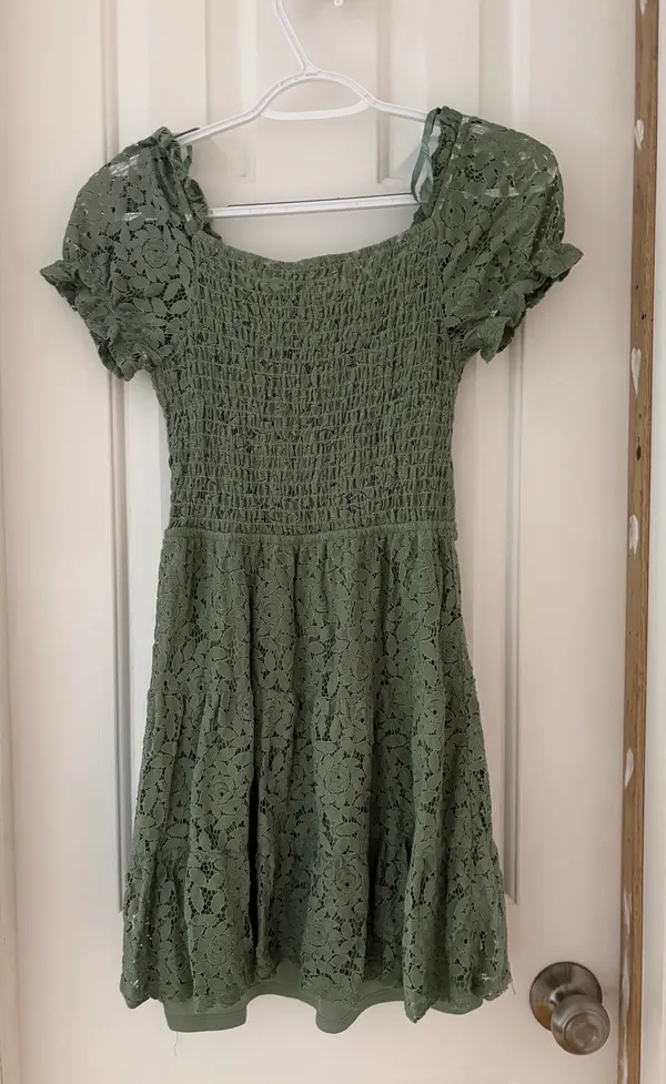 Monteau Los Angeles Green Lace Dress - Image 3
