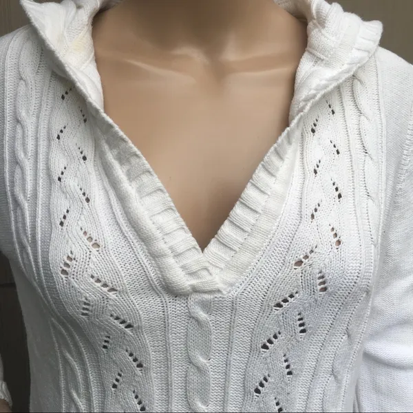Pretty white hooded sweater Size L - Image 2