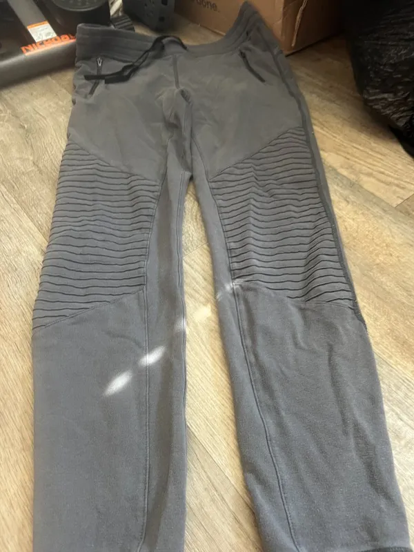 Alo Yoga medium pants - Image 7
