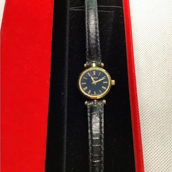 Super CUTE ladies GUCCI SHELLY LINE watch🌹🌹🌹 - Image 14