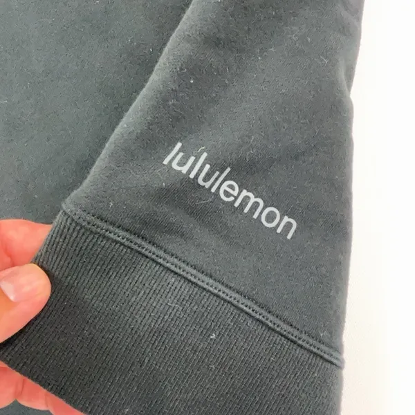 Lululemon Sweatshirt Womens Medium Black Crewneck Fleece Pullover Logo Relaxed - Image 6