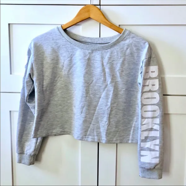 BROOKLYN Graphic Letter Cropped Long Sleeve Grey Sweatshirt, Lightweight sz. S - Image 7