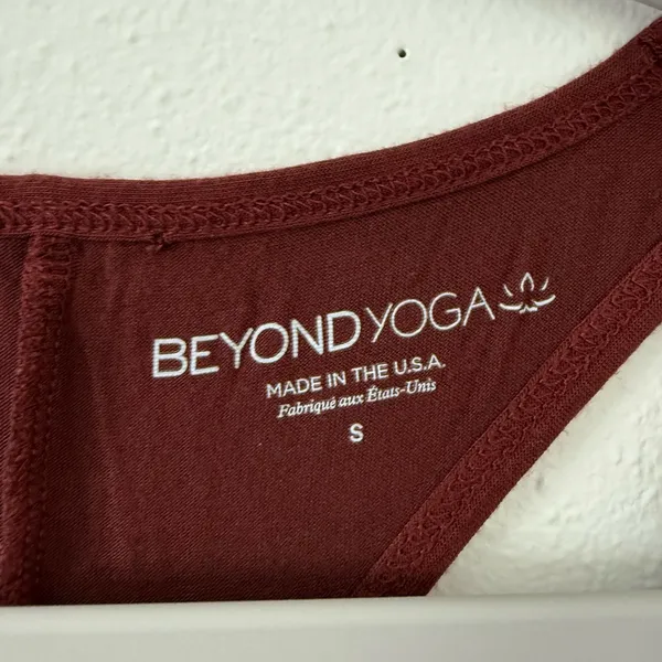 Beyond Yoga lightweight Draw the Line Tank Flyaway in maroon size small - Image 7