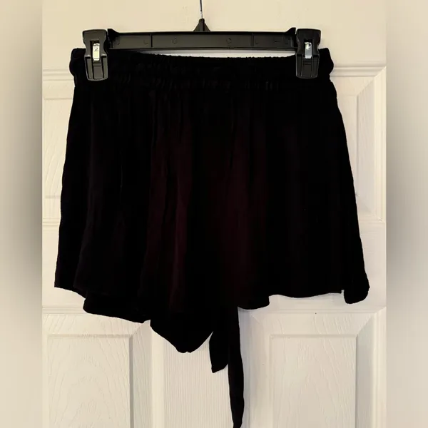 Electric & Rose Women’s Black Rayon Mini Shorts With Bow Belt Size XS - Image 4