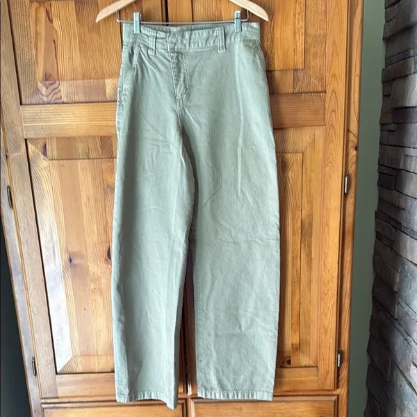 Zara women’s khaki jeans. Oversized. Size Small. - Image 9