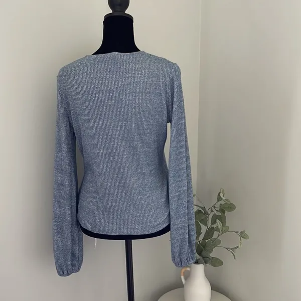 - GAP V-neck Top. Size Medium. Sky Blue‎ - Image 5