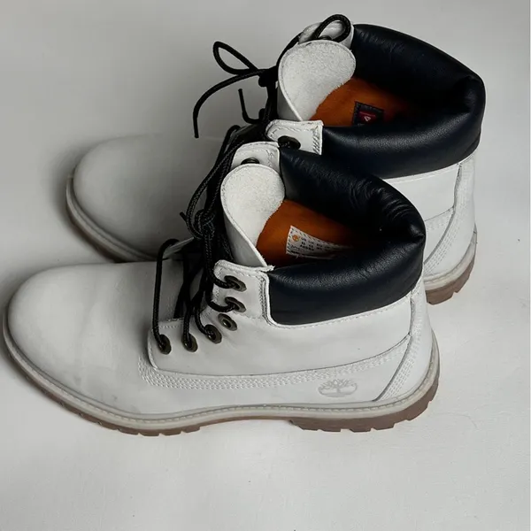 Timberland Women's 6" Premium Durable Cold Weather Winter Boot Sz 8.5 - Image 6