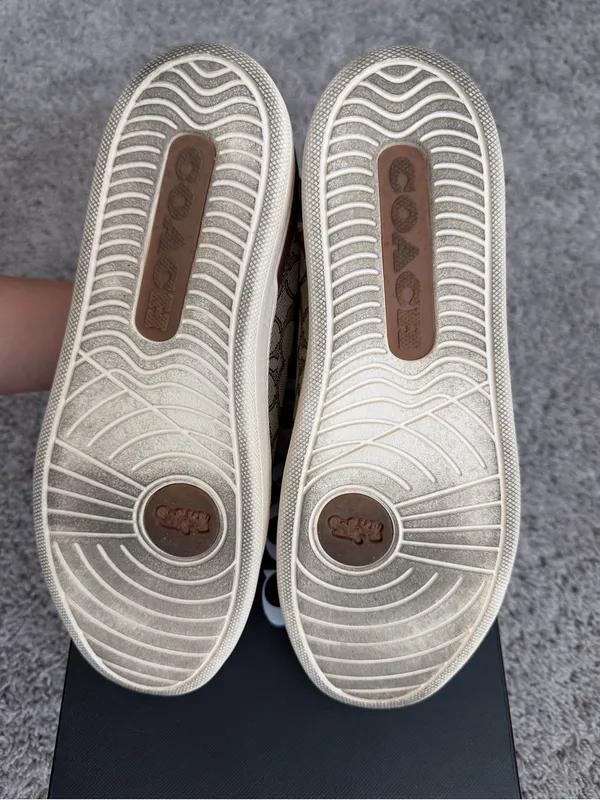 Coach Women’s Monogram Low-Top Sneakers in Khaki and Cream - Image 5
