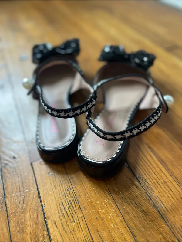 Betsey Johnson Houndstooth Patent Flats Dress Shoes w/ Sequins Bow & Pearl - 8.5 - Image 6