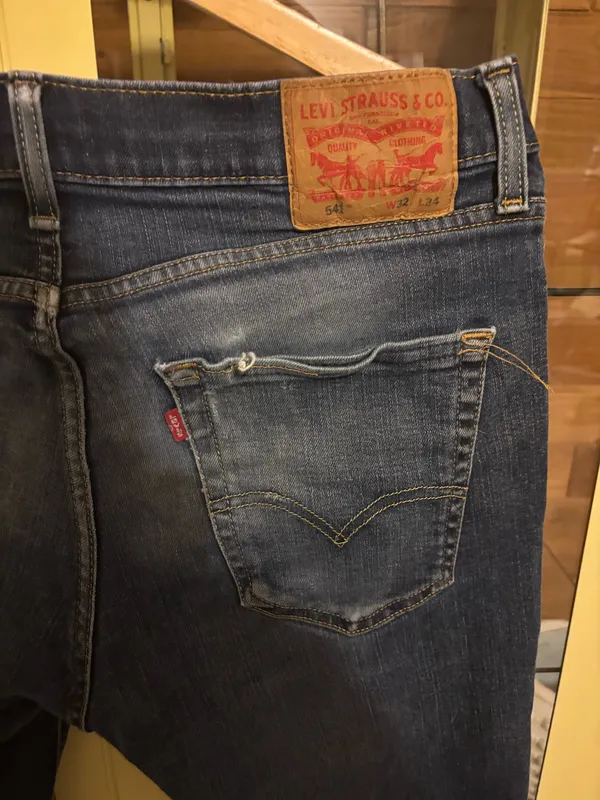 32x34 Men’s Levi’s Jeans - Image 4