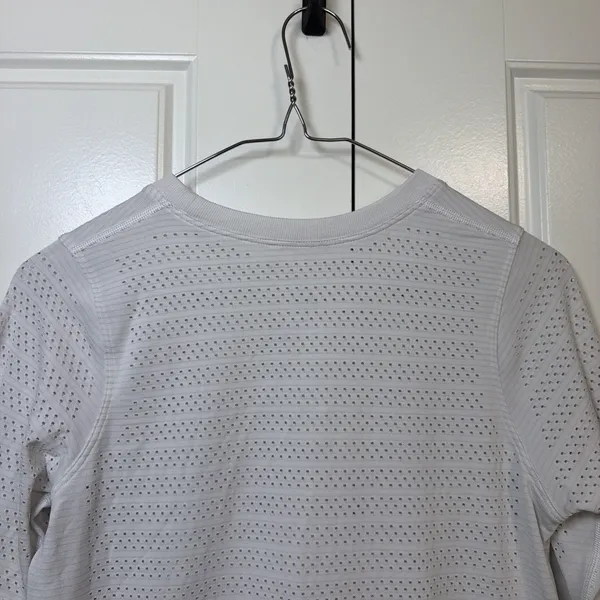 Lululemon Swiftly Tech Long Sleeve Women 4 Light Gray Perforated Mesh Top - Image 6