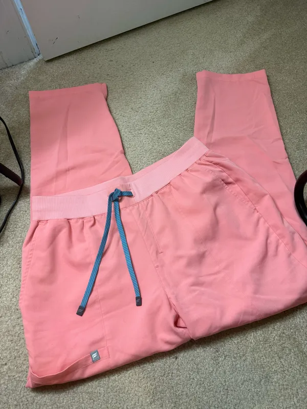 Fabletics Scrub Set - Image 2