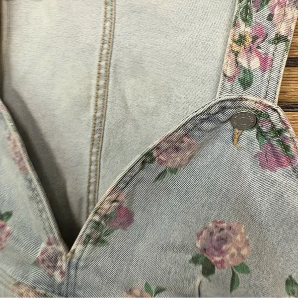 Wild‎ Fable Denim Floral Crop Top Size Medium - Image 3