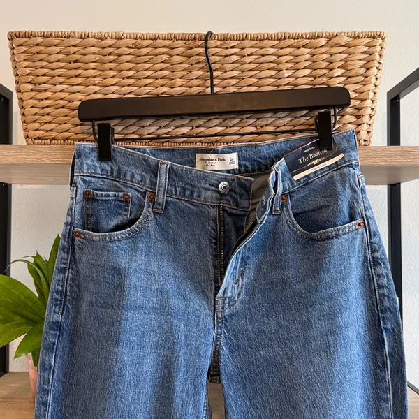 NWT Abercrombie & Fitch The Bootcut Mid Rise Curve Love Jeans, 26 - Image 6
