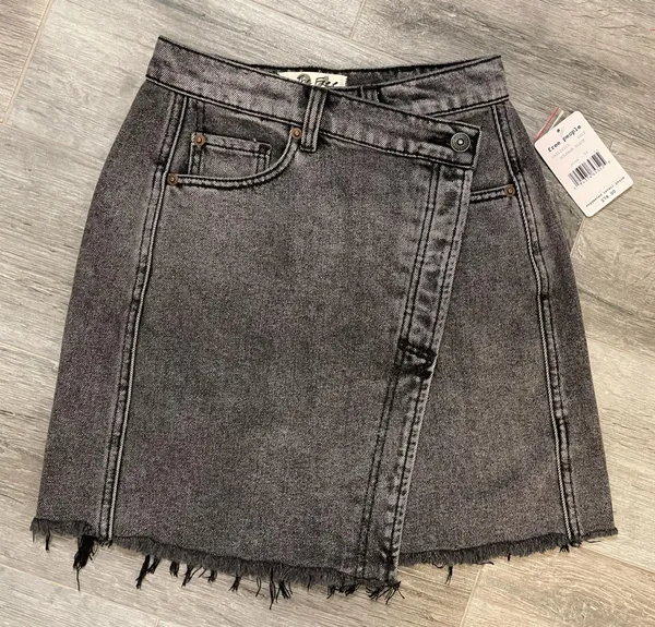 Free People NWT sulphor black skirt size 24 - Image 4