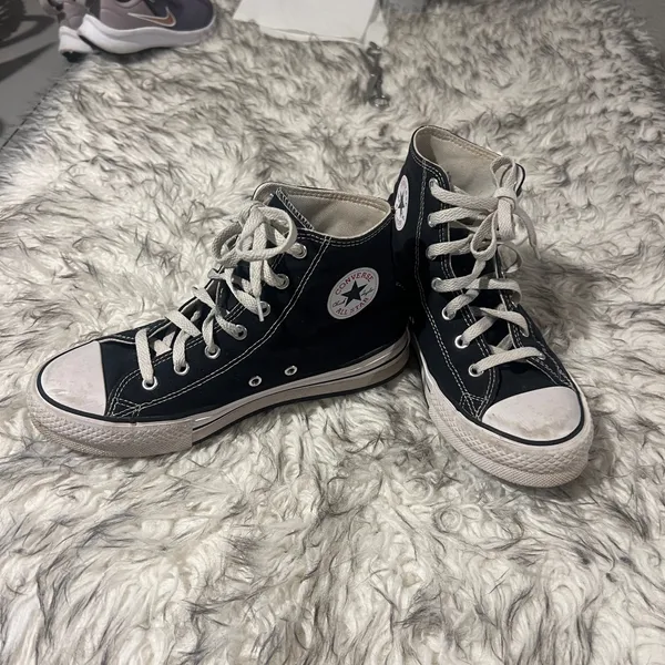 Converse High-Top Sneakers – Kids Size 5 (Fits Women’s 7) ✨ - Image 3