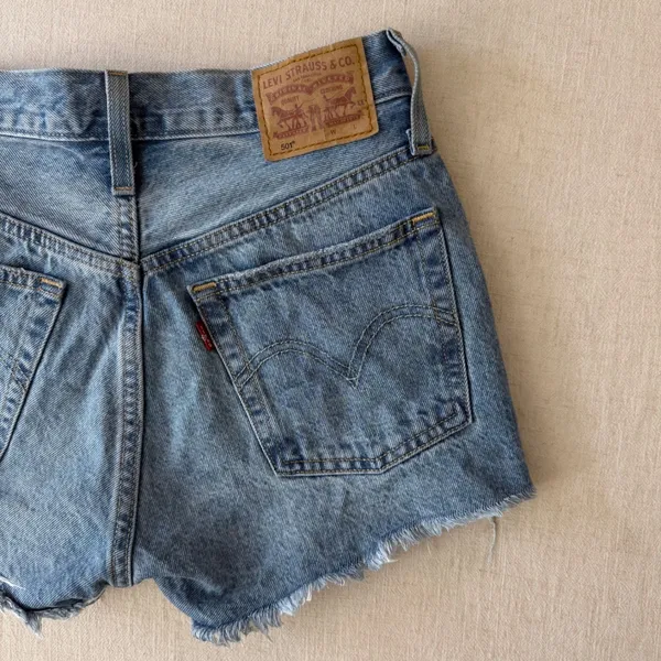 Levi's 501 High Rise Cutoff Denim Shorts Womens 25 Blue Distressed Raw Hem‎ - Image 9