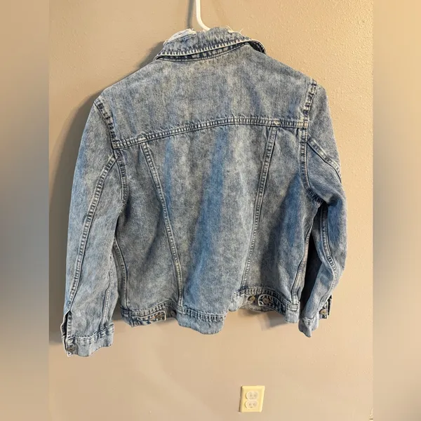 Old Navy Distressed Denim Jacket - Image 6