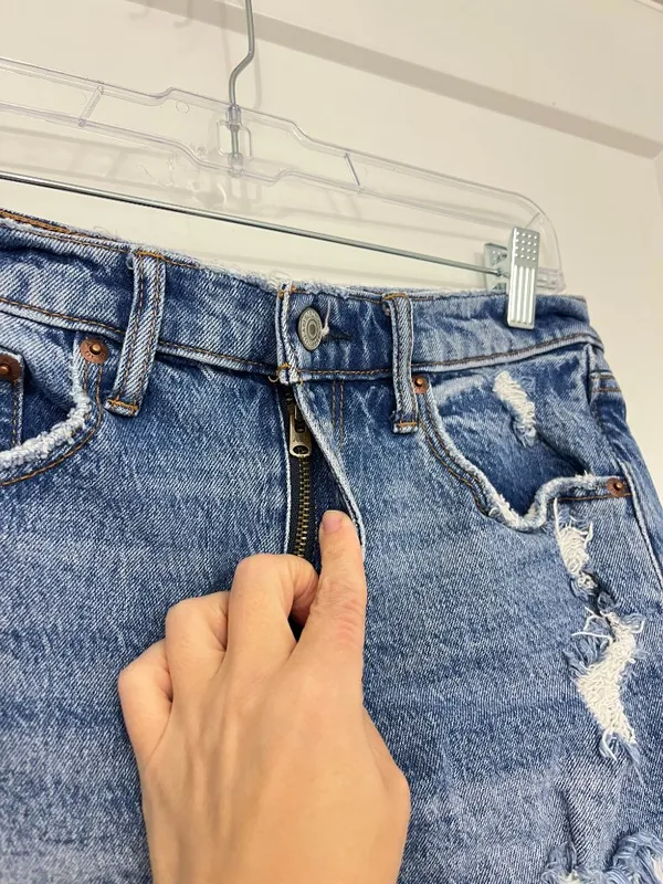 Abercrombie & Fitch Size 26 High Rise Mom Shorts Distressed Denim - Image 2