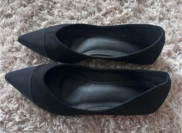 Pointed Black Flats Size 7 - Image 2