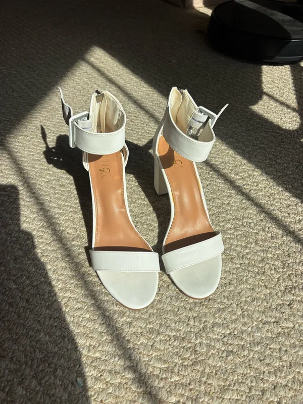 White heels Size 9 - Image 4