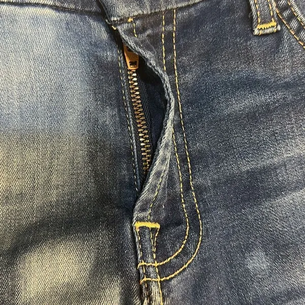 7 for all mankind Jeans Shorts Size 28. Waist: 28 inches - Image 6