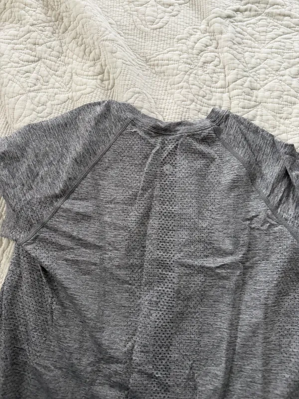 Lululemon Swiftly Tech Short Sleeve grey size 8 - Image 3