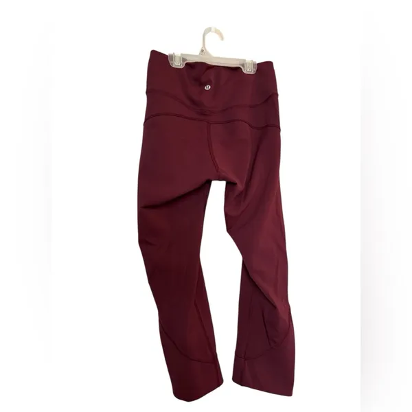 Lululemon In Movement Crop *Everlux 19"‎ size 6 - Image 2