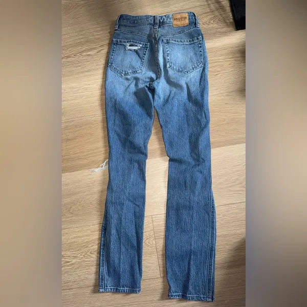 hollister co High-waisted distressed denim ultra highrise mom jeans - Image 4