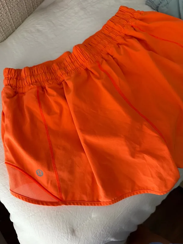 Lululemon Shorts Hotty Hot 2.5" - Image 2