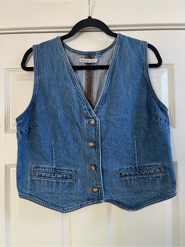 Women’s Abercrombie & Fitch Medium Wash Button-Front Denim Vest Blue Size L - Image 2