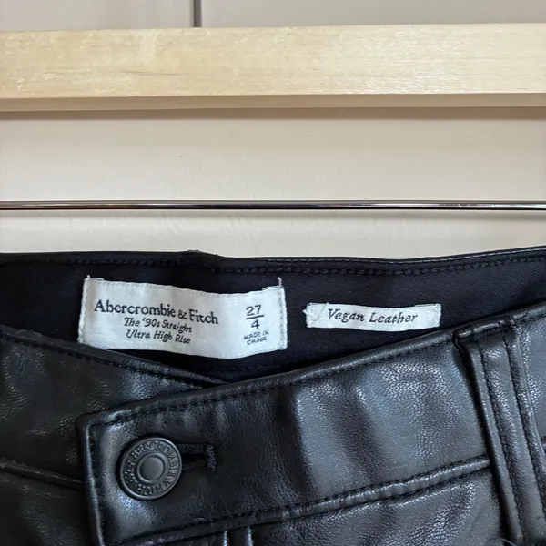 Abercrombie & Fitch vegan leather black the 90's straight ultra high rise 27 - Image 3