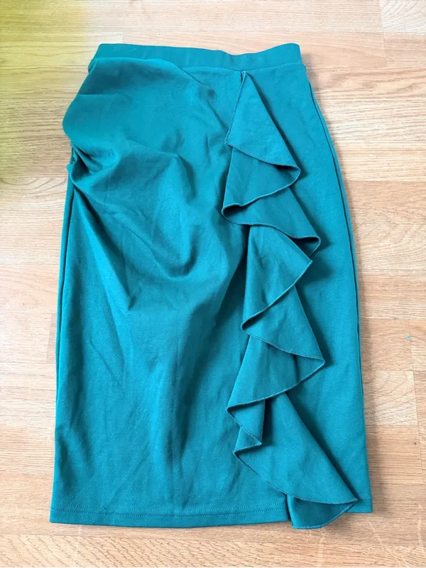 Emerald Green Ruffle-Front Pencil Skirt - Image 4