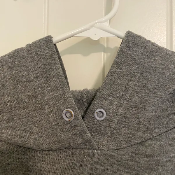 EUC Women’s gray elastic band waist‎ hooded cropped sweatshirt medium - Image 5