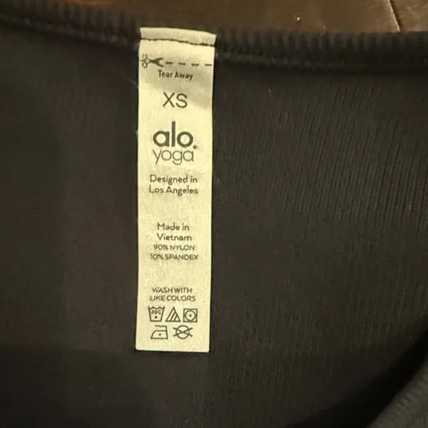 ⭐️ALO Yoga Black Ribbed TSHIRT - Image 3