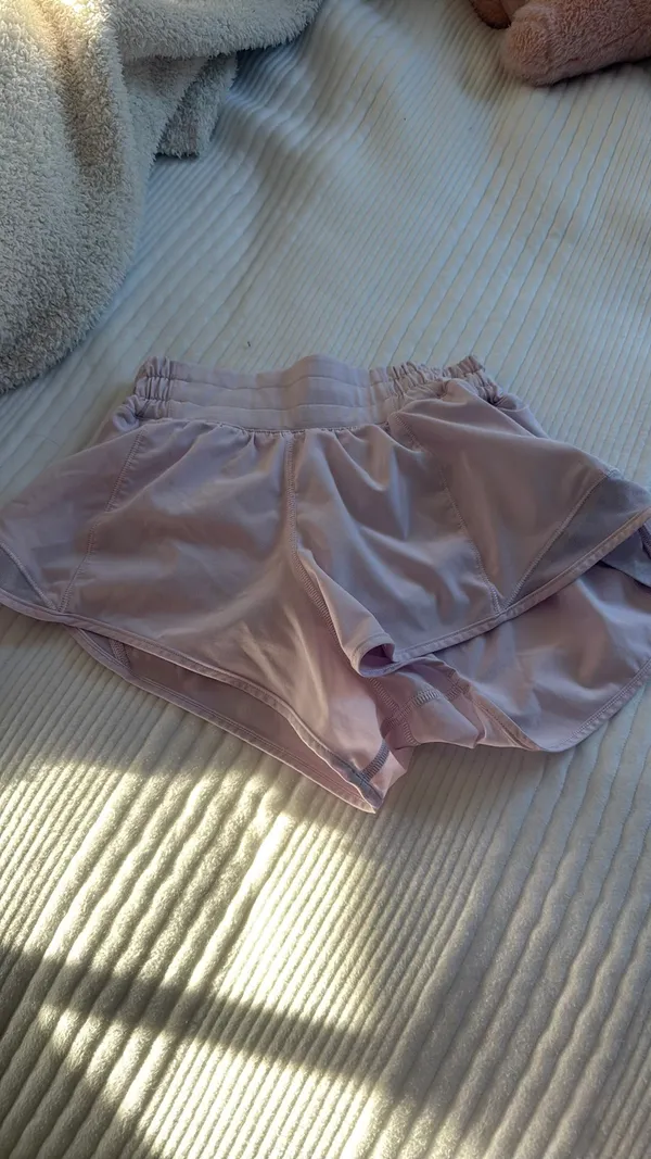 Lululemon Hotty Hot 2.5" - Image 4