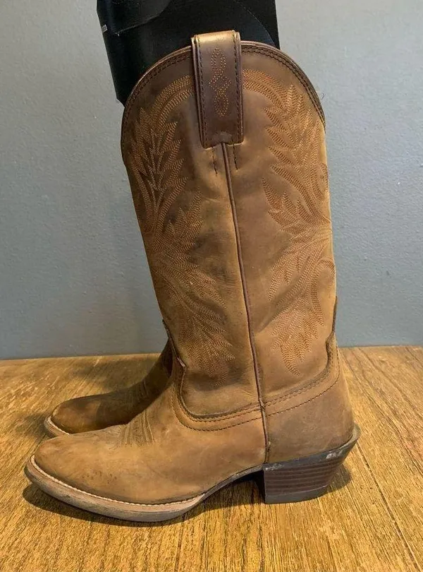 Justin Boots Women’s western cowboy size 6.5B riding boots brown leather - Image 2