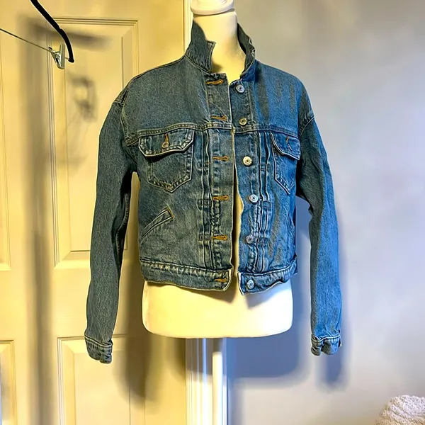 Old Navy Classic Jean Jacket Denim Womens Size Small - Image 2