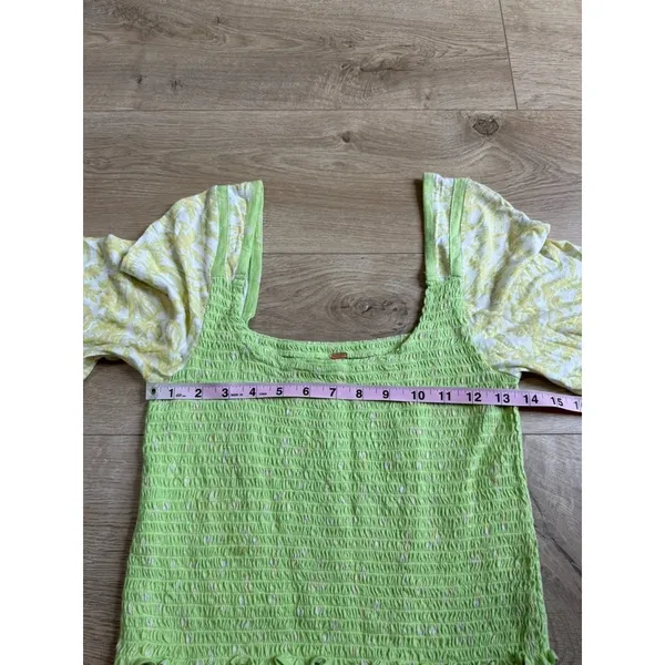 EUC Free‎ People Marigold Tee Top Womens in Key Lime Combo Smocked Crop size M - Image 5