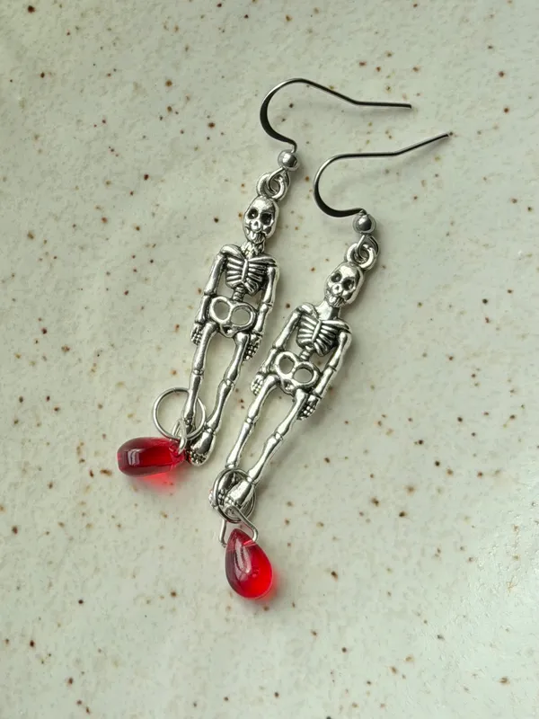 Handmade skull funky cute spooky dangle earrings 💀❤️ - Image 4