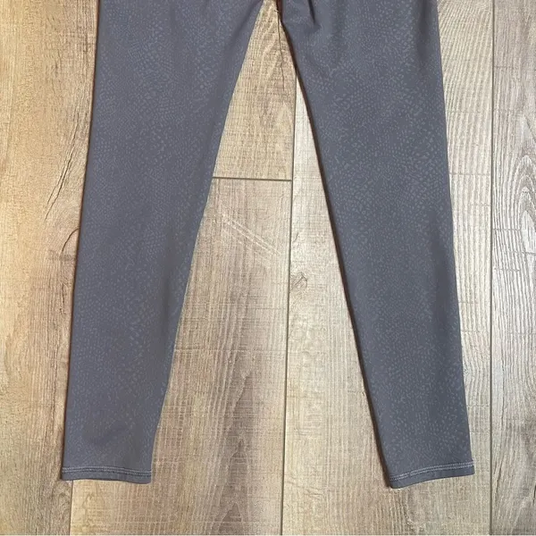 Athleta Gray‎ Workout Yoga Leggings Size Small 27" Tight - Image 9