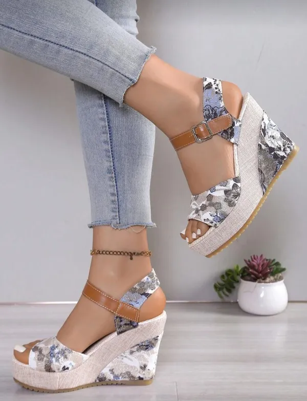 SheIn Gold and blue wedge heels - Image 3