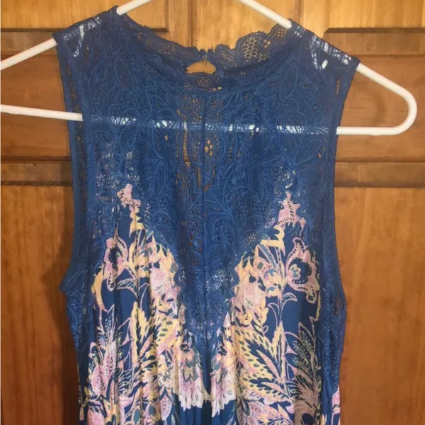 Free People Blue floral lace light weight Dress Size Small! - Image 4